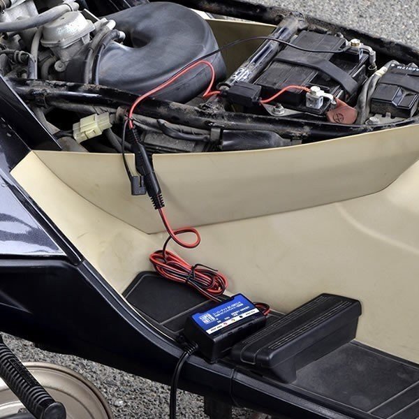 全自動バイクバッテリー充電器（12V）■【車両ケーブル付属】トリクル充電機能で冬の間つけっぱなしOK！【PSE新基準対応】の画像4