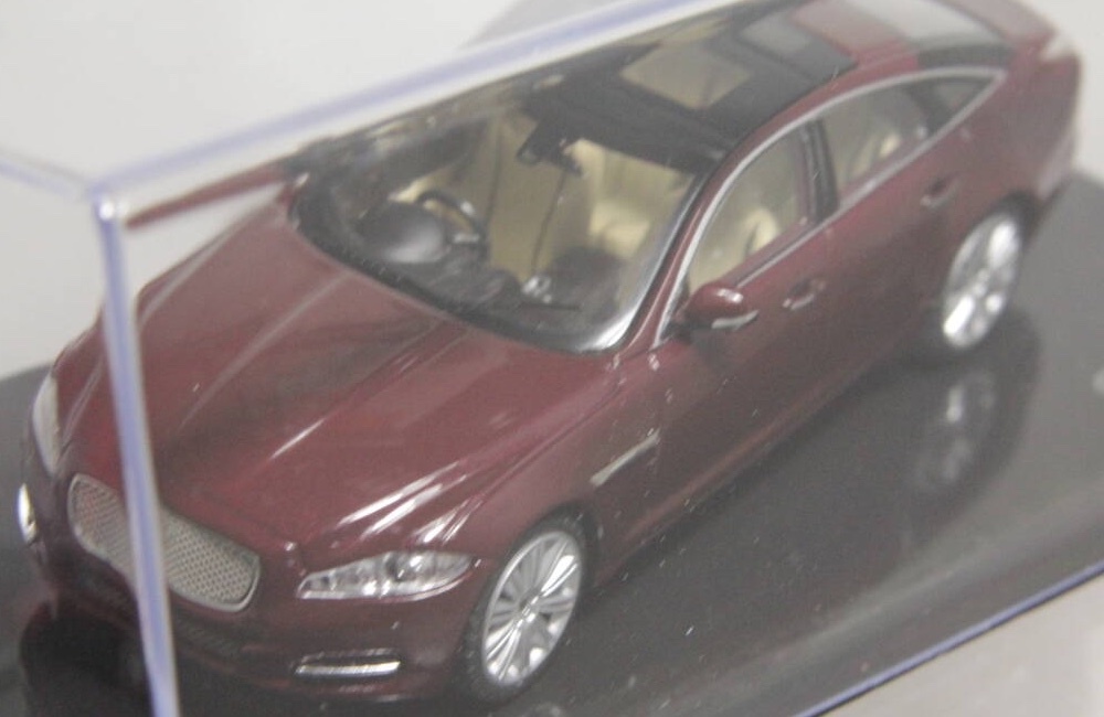 【特注品】Ж 未使用! イクソ 1/43 ジャガー JAGUAR XJ X351 キャビアマルーン CAVIAR MAROON ixo Ж Daimler デイムラー XJR X350 X308_画像5