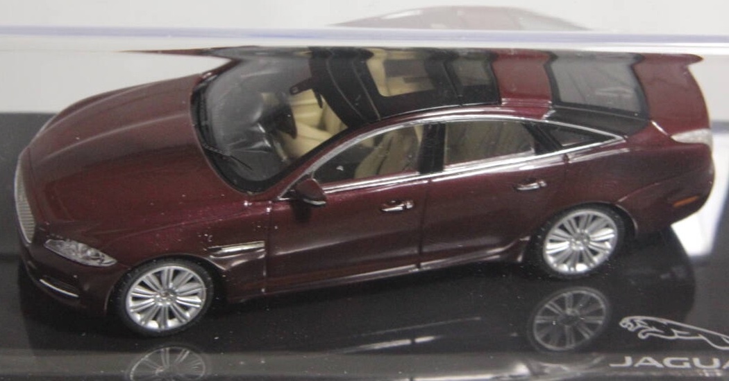 【特注品】Ж 未使用! イクソ 1/43 ジャガー JAGUAR XJ X351 キャビアマルーン CAVIAR MAROON ixo Ж Daimler デイムラー XJR X350 X308_画像4