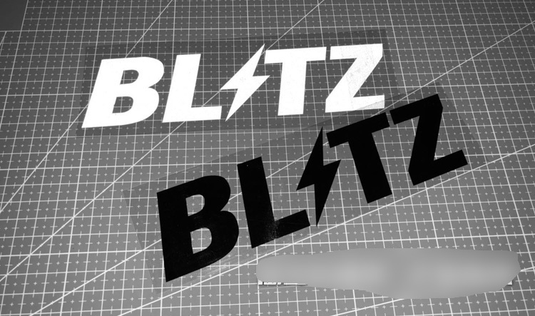1枚【192mm×50mm】BLITZ ステッカー A （ブラック／反射シルバー）の画像1