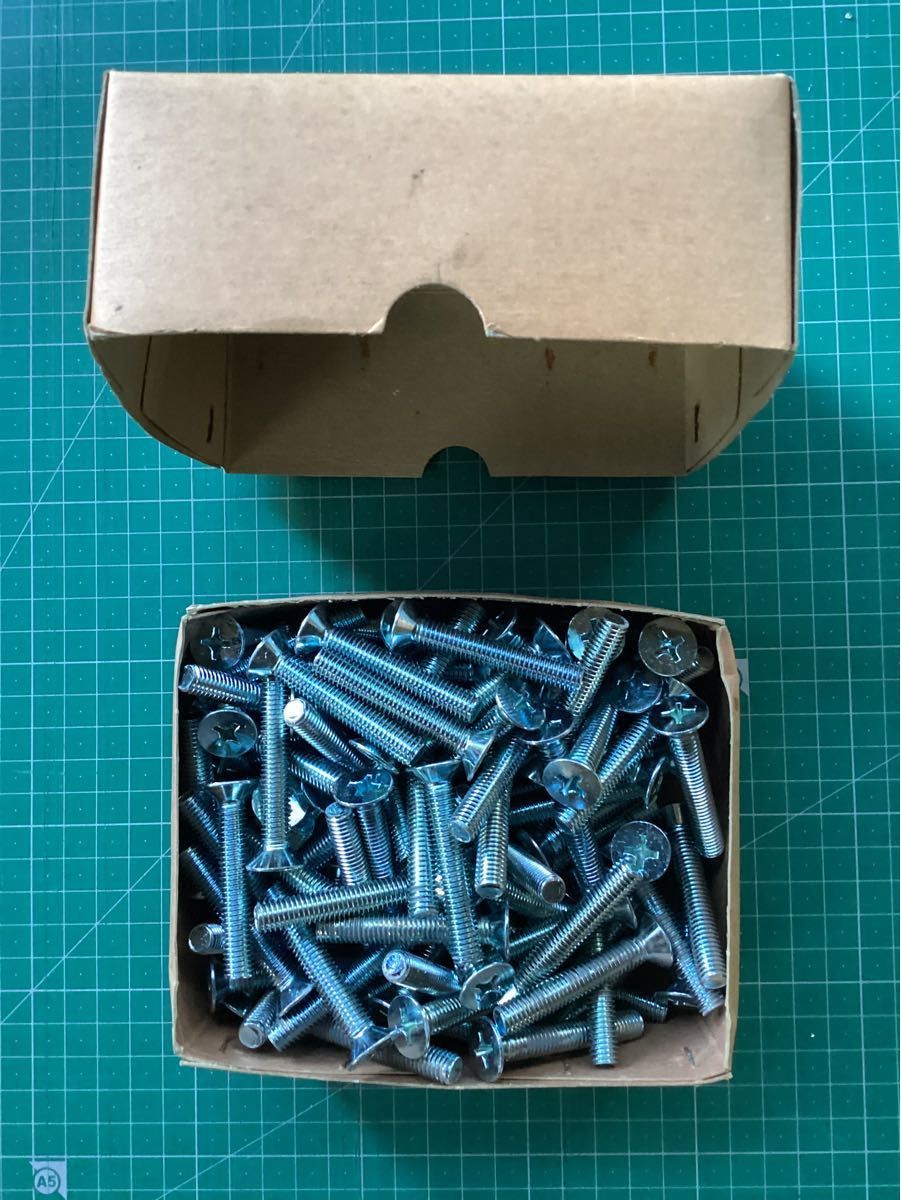 ISO 小ネジ（＋皿ビス）ユニクロメッキ M8×50  130本×4箱