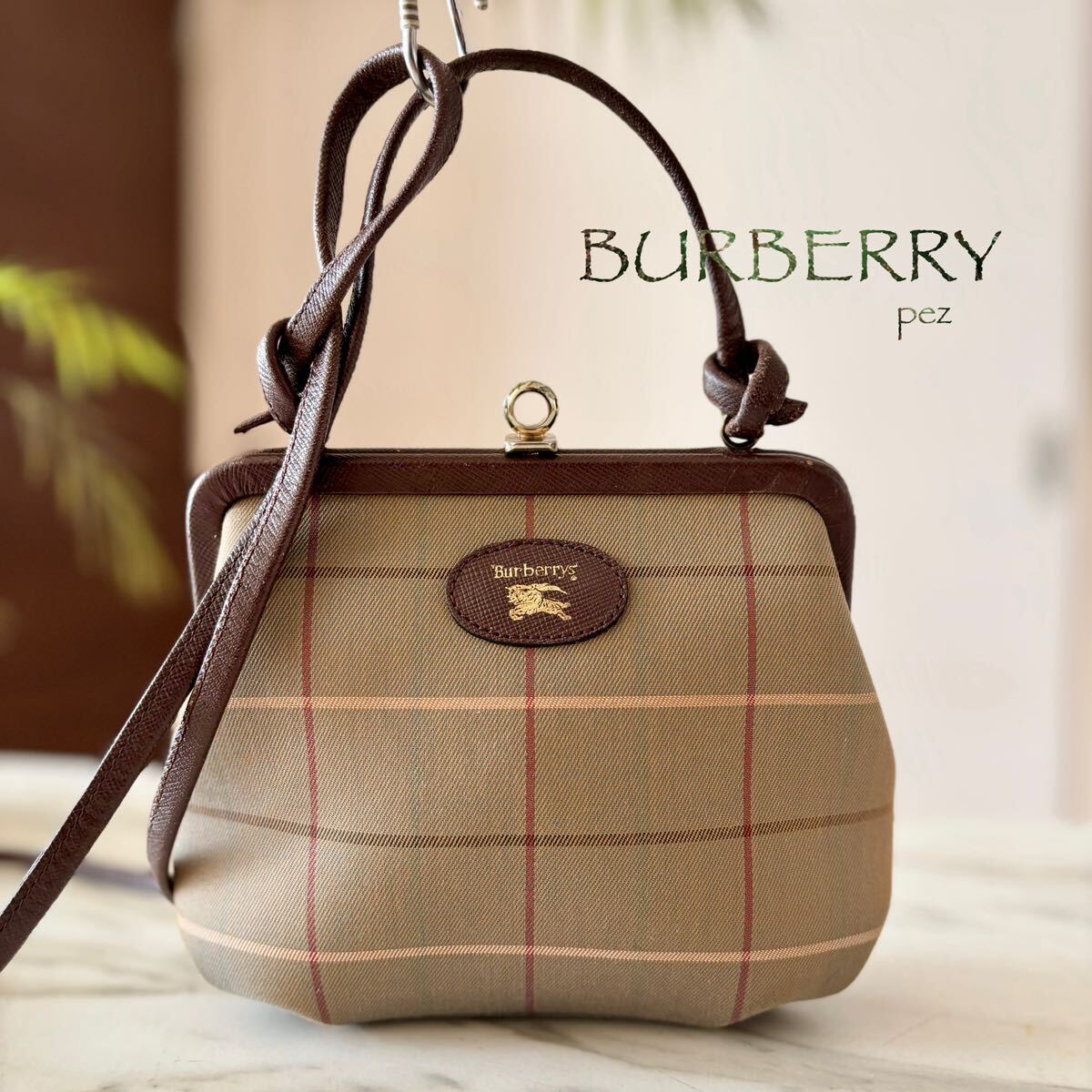 新品同様 BURBERRY バーバリー レザーショルダーバッグ ノバ 新品同様 BURBERRY バーバリー レザーショルダーバッグ ノバ