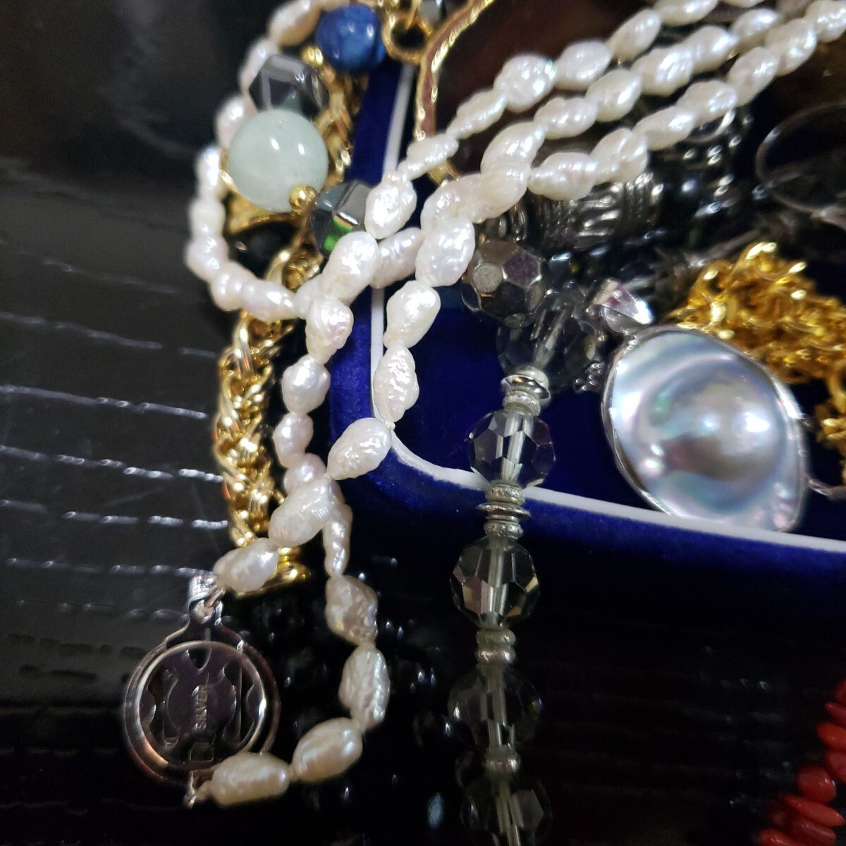 . goods adjustment goods other real house accessory summarize large amount ring ring necklace bracele natural stone .. pearl etc. 