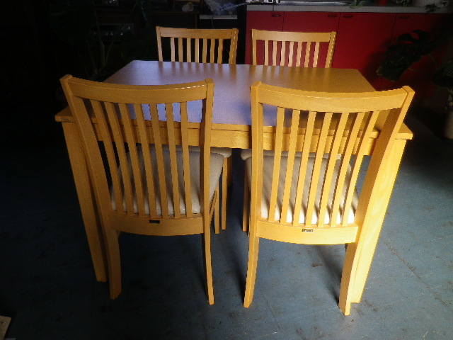 木製テーブル&木製椅子5点セット キッチン/食堂/店舗 テーブル幅105cm/奥行き75cm/高さ70.5cm 椅子座高41cm/幅40cm/背高さ74cm/3SET有りの画像3