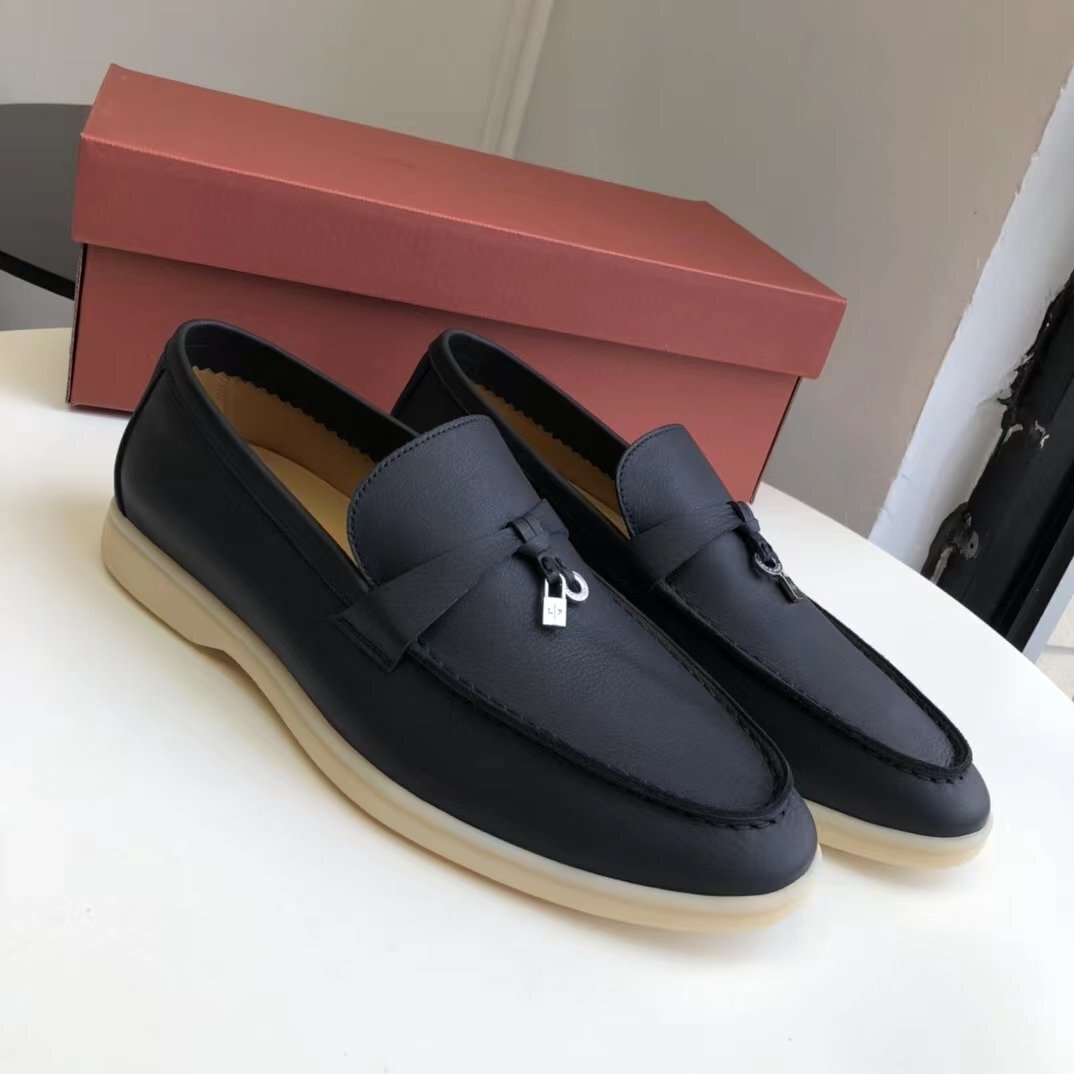 イタリア　ロロピアーナ　 Loro Piana 靴 ローファー 　レザー　メンズ　シューズ　 ペンダント付き39～46　サイズ選択可能　ブラック_画像2