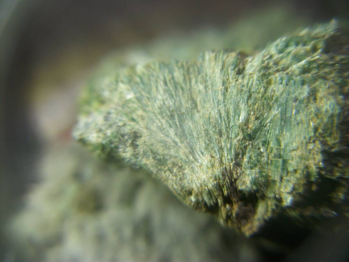 国産鉱物　愛媛県　関川　緑閃石　アクチノライト　結晶山盛り　良標本　定型外発送_画像8