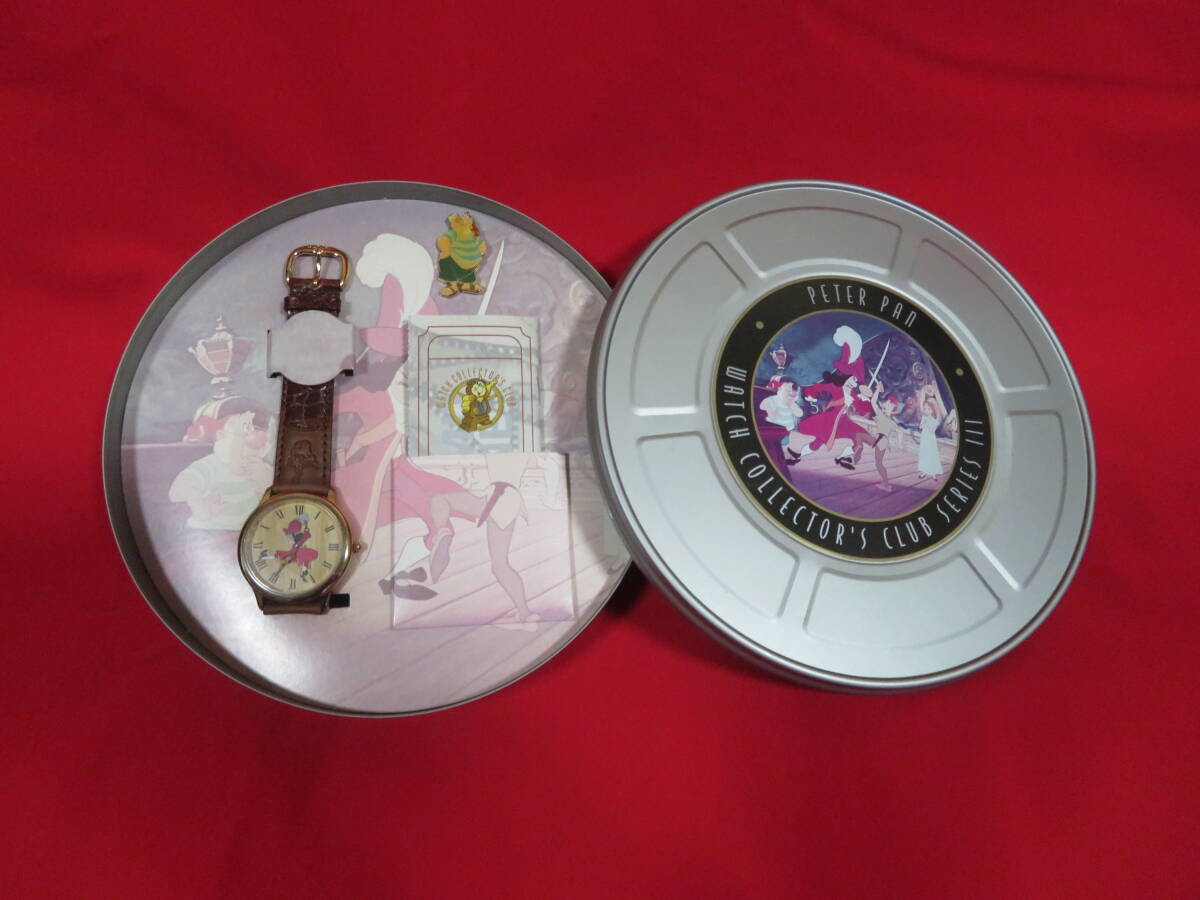 未使用 レア ピーターパンのフック船長 大判の腕時計 手下のピンズ付き フィルム缶ケース ディズニーストアの画像2