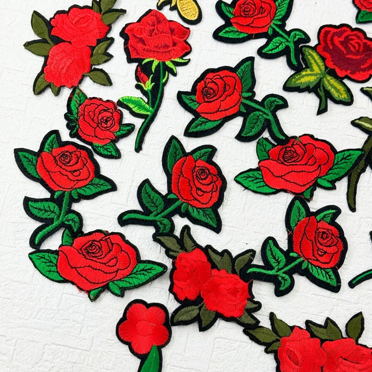 P028⑥【32個】バラ、ローズ刺繍モチーフ　刺繍 パーツ　ワッペンセット