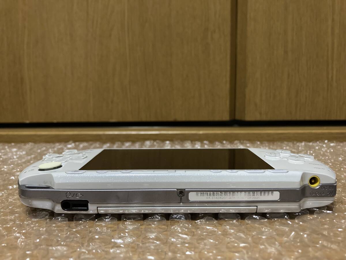 即決! SONY PSP プレイステーションポータブル 3000 本体 ホワイト メモリースティック 2GB セット_画像5