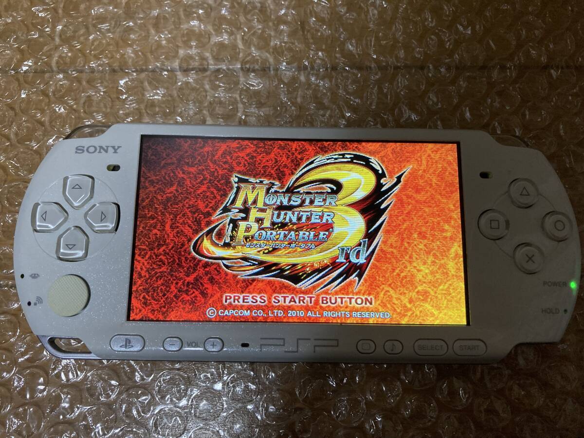 即決! SONY PSP プレイステーションポータブル 3000 本体 ホワイト メモリースティック 2GB セット_画像7