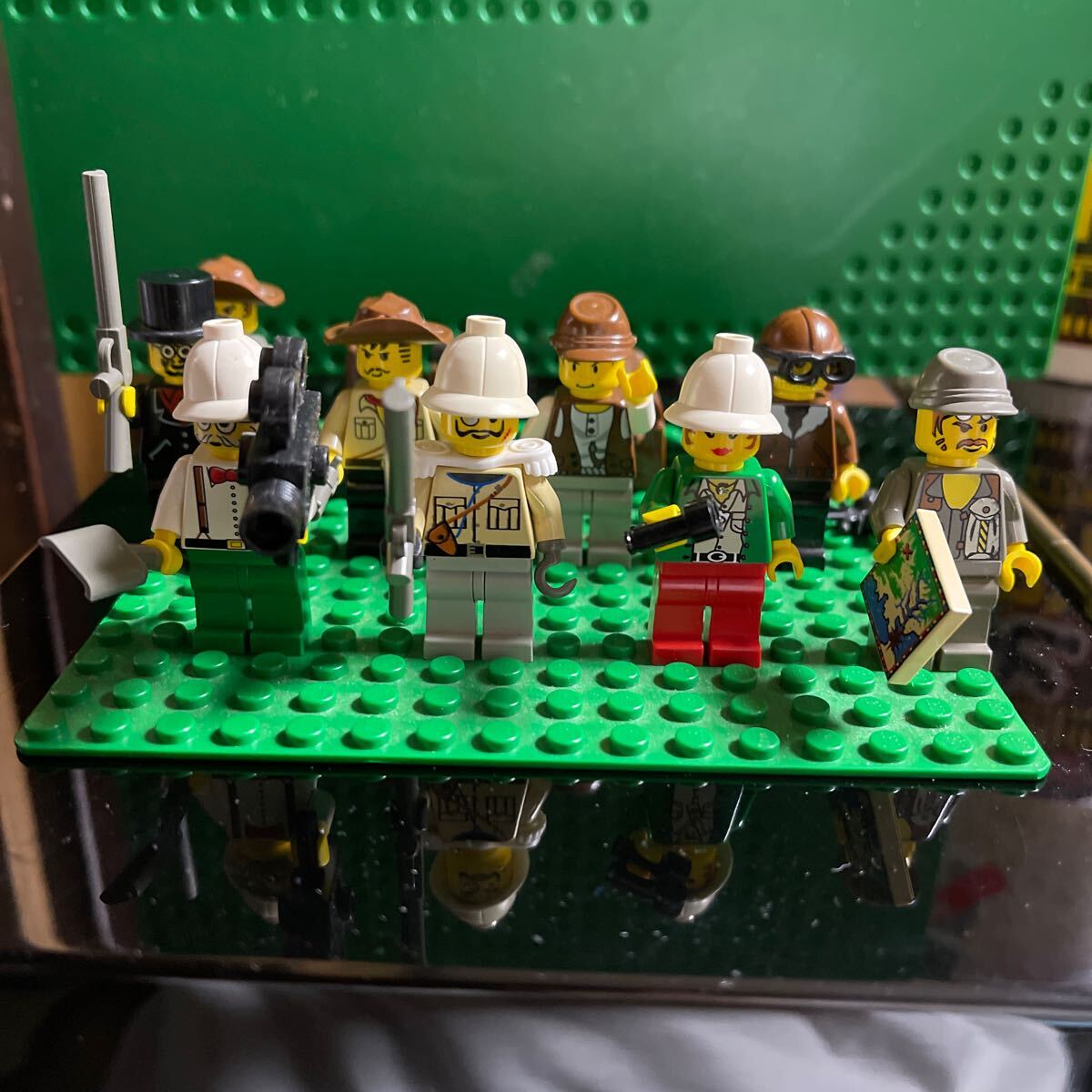 レゴダイノアドベンチャーパーク #5987 付属の人形　ミニフィグ　2000年頃　LEGO レゴ　希少　レア　部品どり　緑のペースプレートはなし_画像1