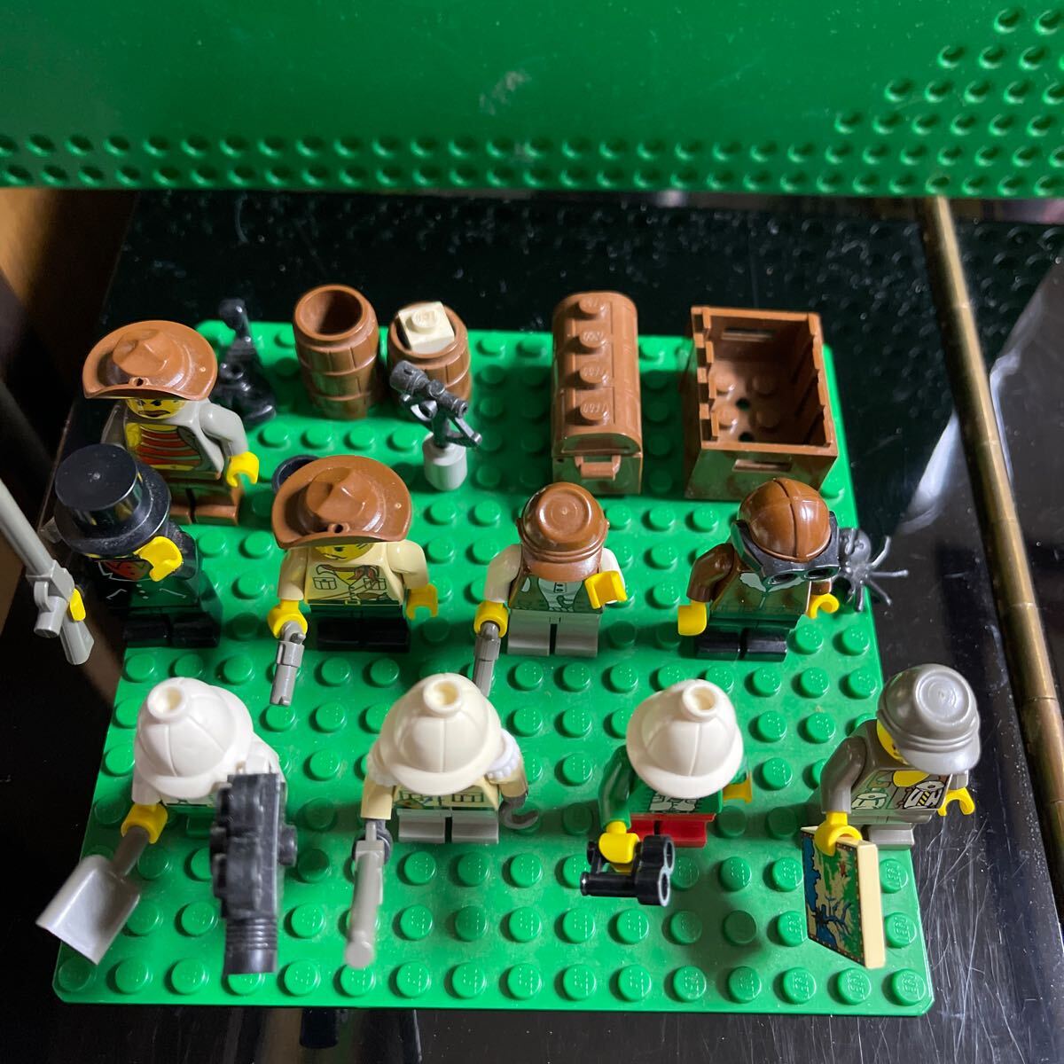 レゴダイノアドベンチャーパーク #5987 付属の人形　ミニフィグ　2000年頃　LEGO レゴ　希少　レア　部品どり　緑のペースプレートはなし_画像5