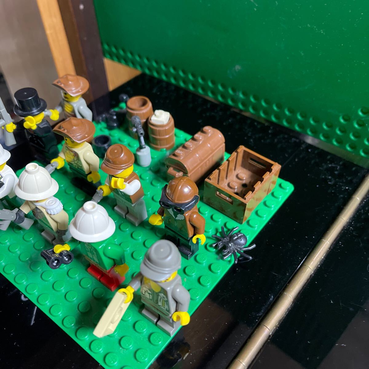 レゴダイノアドベンチャーパーク #5987 付属の人形　ミニフィグ　2000年頃　LEGO レゴ　希少　レア　部品どり　緑のペースプレートはなし_画像7