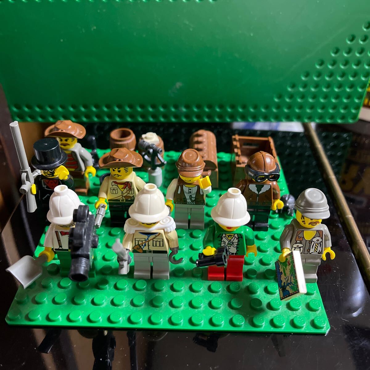 レゴダイノアドベンチャーパーク #5987 付属の人形　ミニフィグ　2000年頃　LEGO レゴ　希少　レア　部品どり　緑のペースプレートはなし_画像2