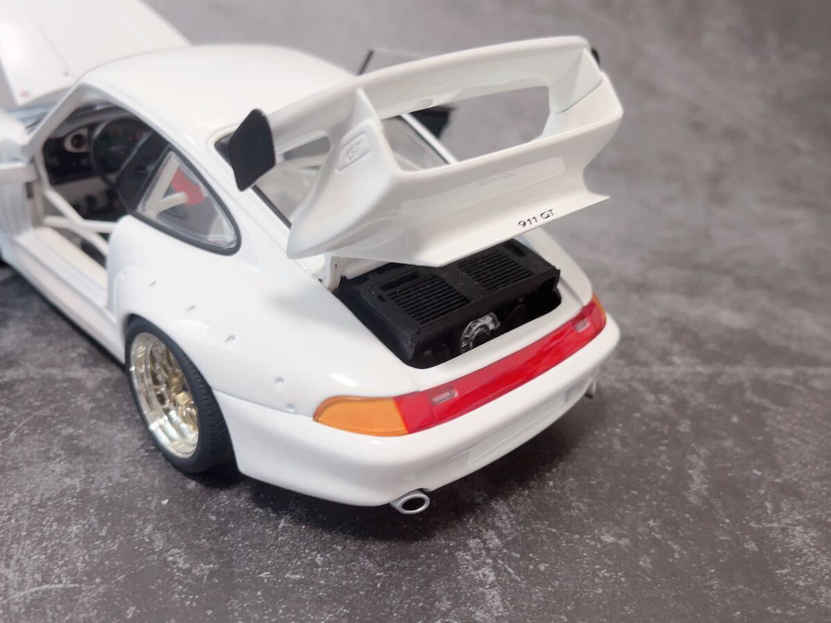 ★絶版 1/18 UT ポルシェ 911 (993) GT2 Evo Porsche 『空冷エンジンを搭載した最後の911シリーズ』 関: オートアート Autoart 箱ありの画像4
