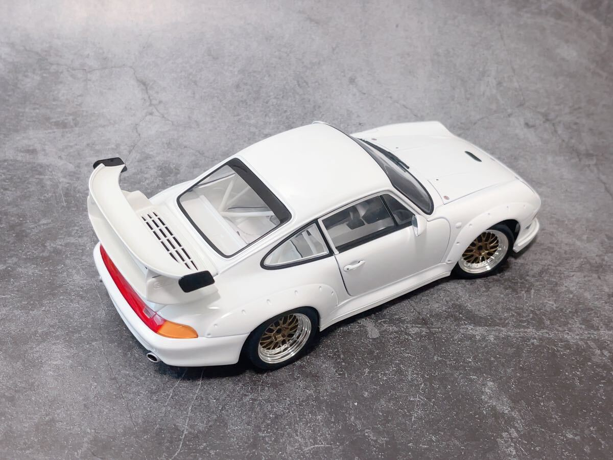 ★絶版　1/18 UT ポルシェ 911 (993) GT2 Evo Porsche 『空冷エンジンを搭載した最後の911シリーズ』　関: オートアート　Autoart 箱あり_画像6