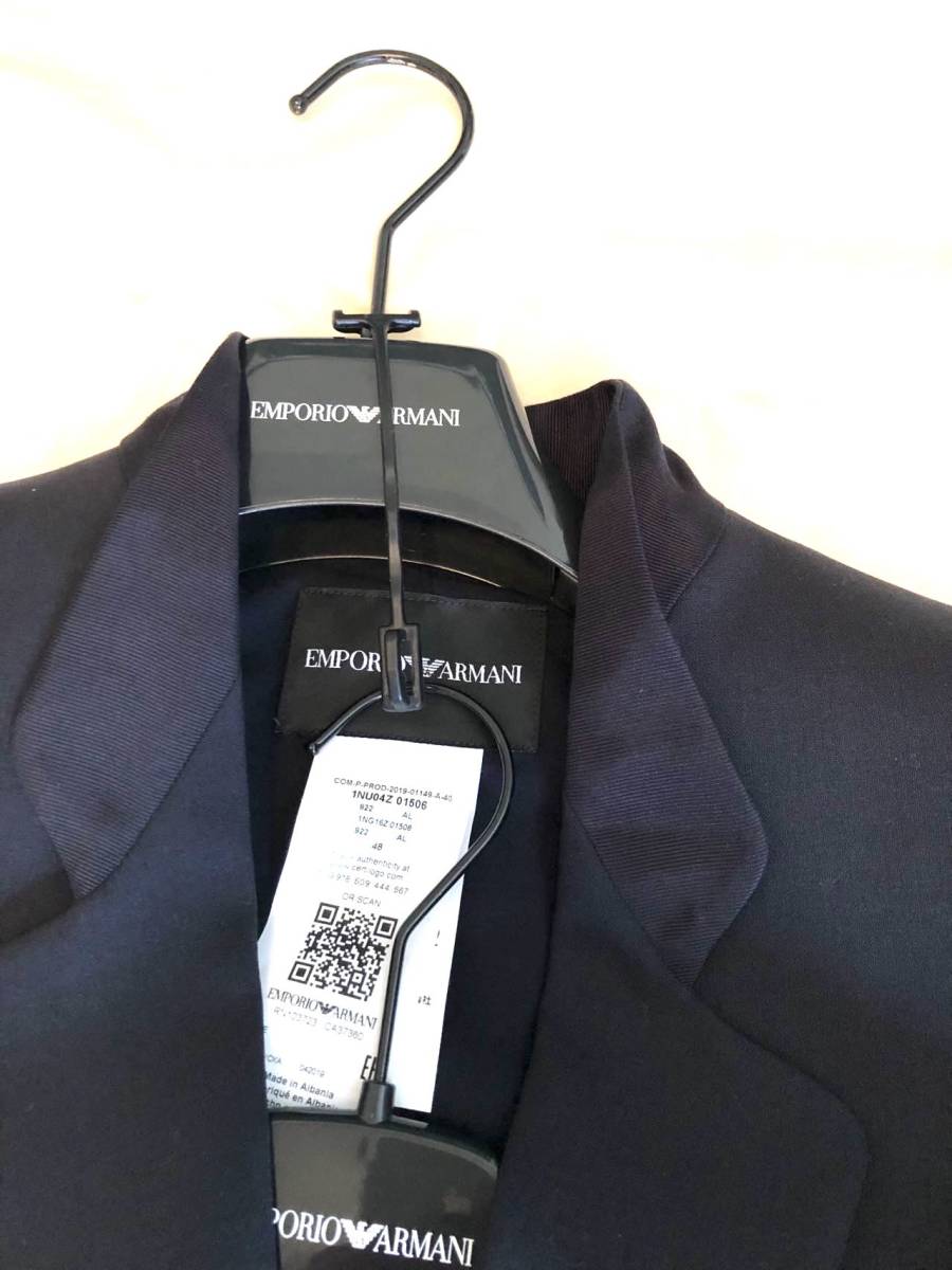 新品エンポリオ・アルマーニ(EMPORIO ARMANI)パンツスーツ　サイズ; 44 カラー；濃紺　様々な場面で着用可能です！_画像2