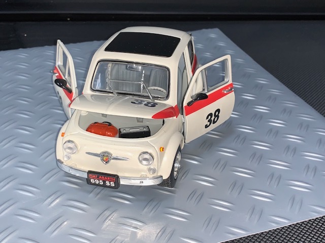 FIAT ABARTH 1/18フィアット アバルト695SS 1963年ROAD Signature 製中古_画像7