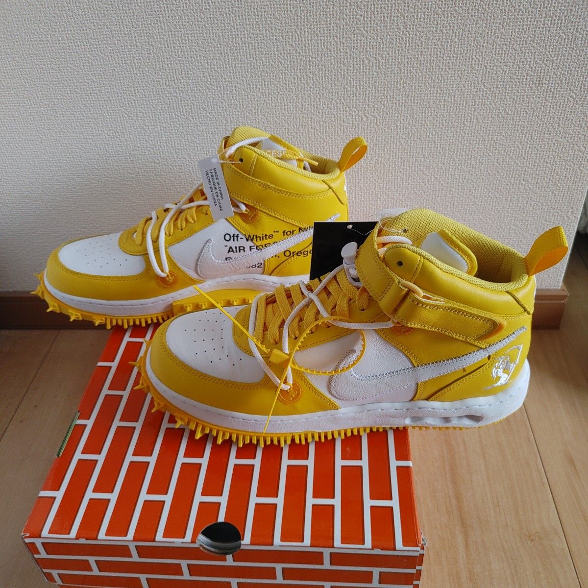 Off-White × Nike Air Force 1 Mid SP LTHR Off-White × Nike Air Force 1 Mid SP LTHR