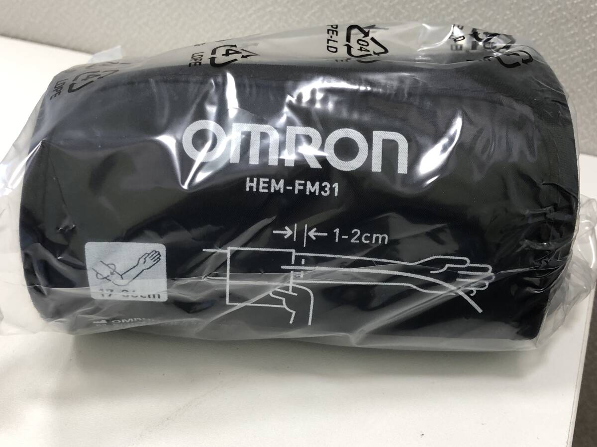 【A】【11880】未使用　OMRON オムロン 上腕式血圧計 自動電子血圧計 HEM-8713 ホワイト 電池式_画像6