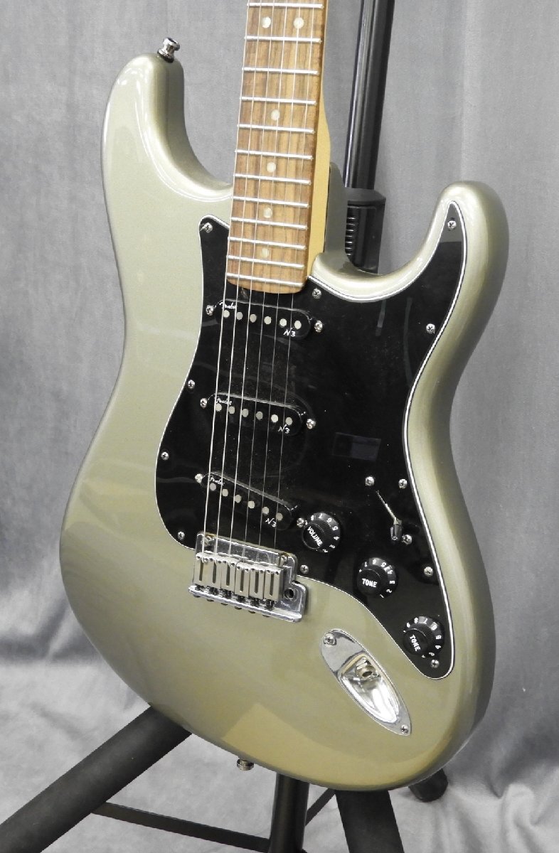 ☆ Fender USA フェンダー STRATOCASTER エレキギター #US10111004 ケース付き ☆中古☆の画像1