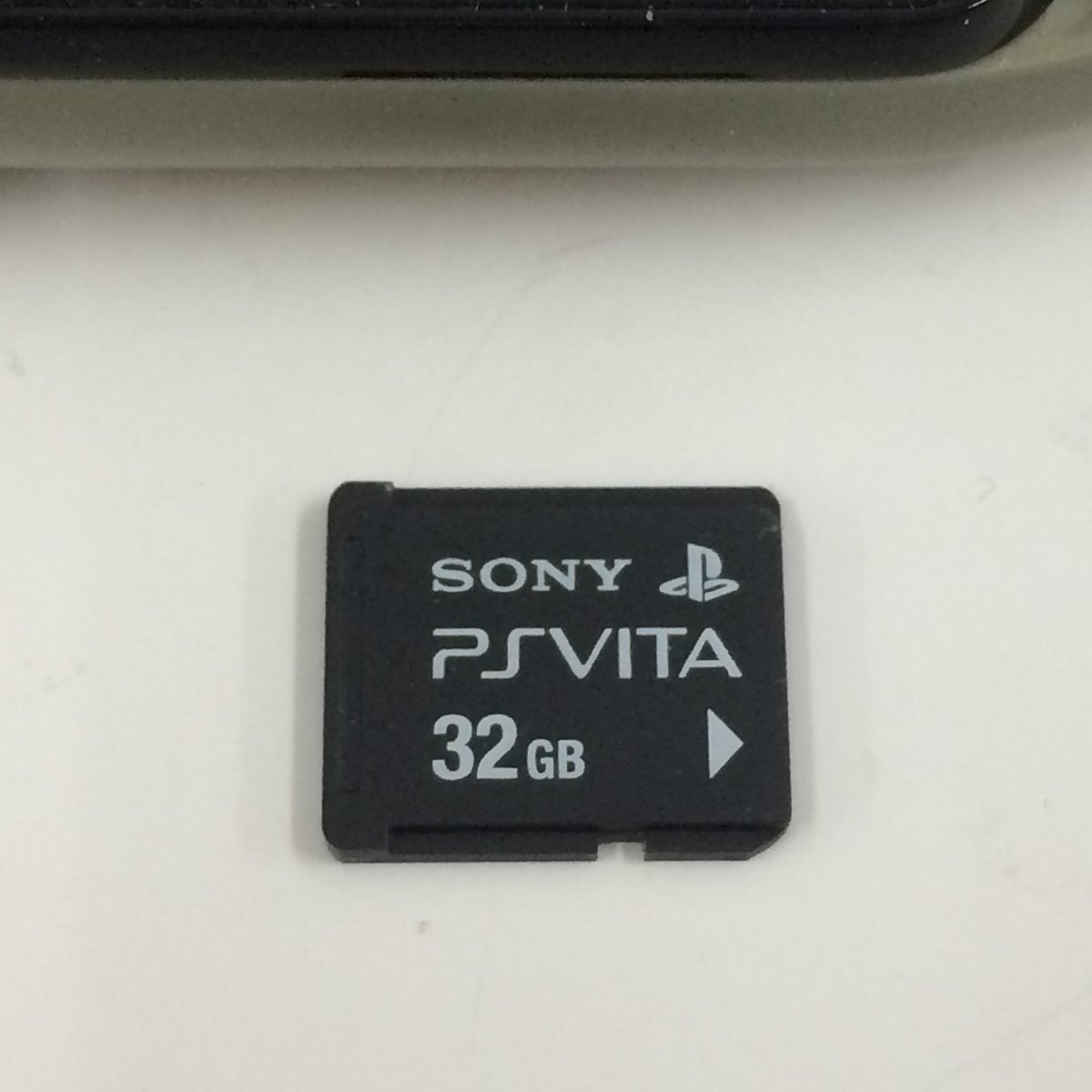 f300*80 【現状品】 SONY ソニー PSVita PCH-2000 カーキ/ブラック 32GBメモリーカード付 (USBケーブル、ACアダプター、電源コード欠品)_画像5