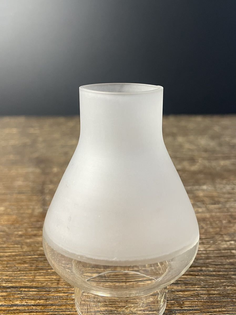 蔵出し ランプ ホヤ ガラス 高さ 約7.5センチ オイルランプ ホヤ瓶 時代物 硝子 骨董 照明 工芸ガラス アンティーク ガラス to-15の画像2