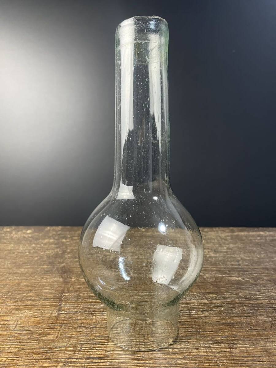 蔵出し ランプ ホヤ ガラス 高さ 約22.5センチ オイルランプ ホヤ瓶 時代物 硝子 骨董 照明 工芸ガラス アンティーク ガラス to-24_画像1