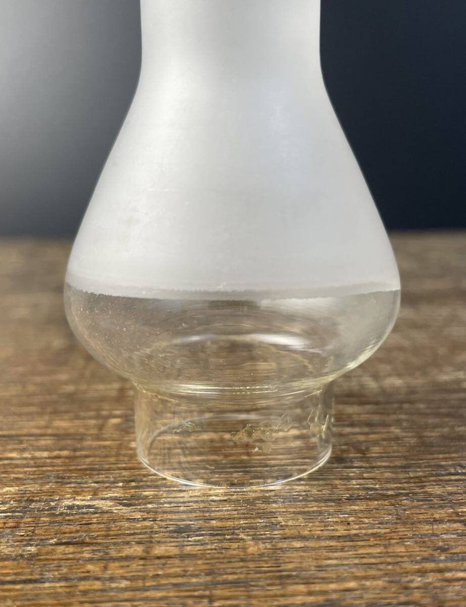 蔵出し ランプ ホヤ ガラス 高さ 約7.5センチ オイルランプ ホヤ瓶 時代物 硝子 骨董 照明 工芸ガラス アンティーク ガラス to-15の画像3
