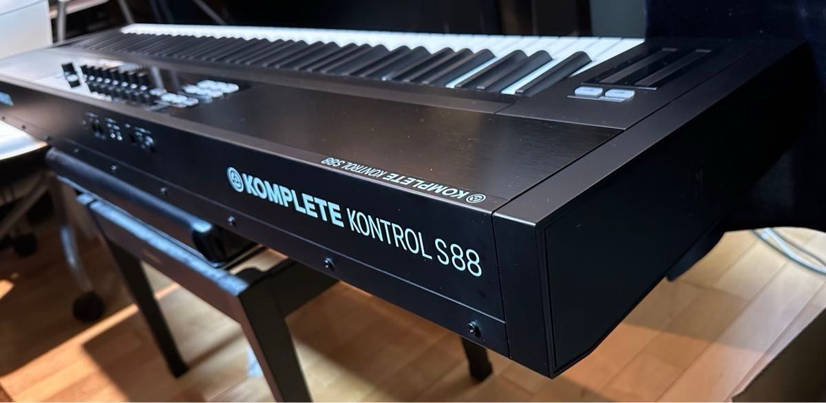 3/31限定特価 【ライセンス譲渡付き】 KOMPLETE KONTROL S88 Native Instruments