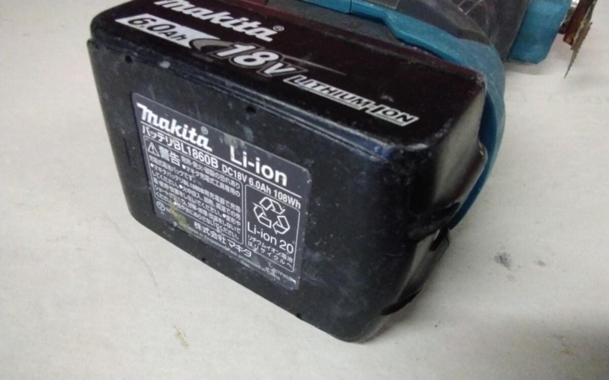 makita マキタ 充電式マルチツール TM52D 本体  バッテリー BL1860B 付属品用ケース付き 刃 チップ 18ｖの画像5