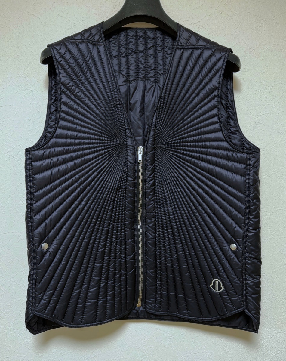 MONCLER + Rick Owens 20AW MOAPA GILET ダウンベスト Vネック ナイロン インナーダウン　モンクレールコラボ VEST F209N1A60010　グース