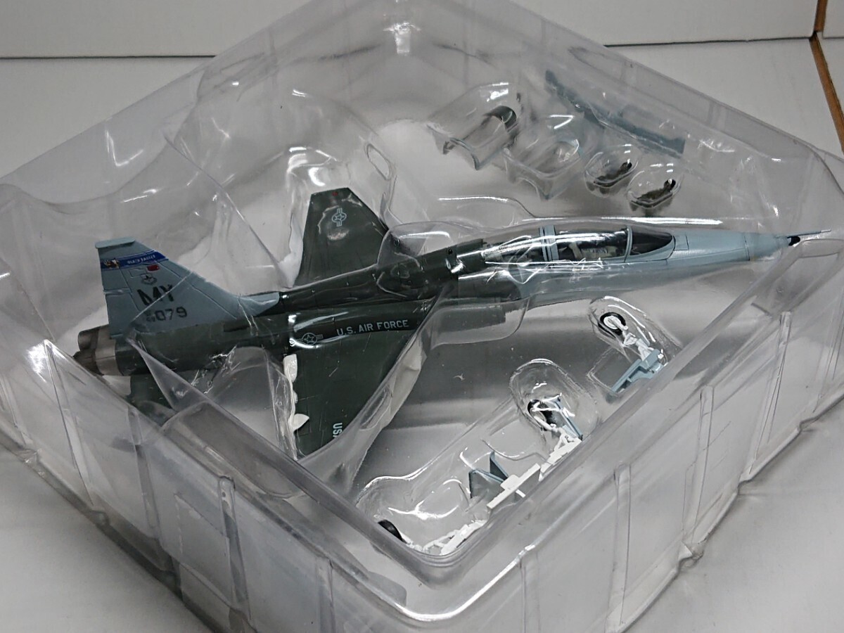 1/72 ホビーマスター ノースロップ T-38C タロン 第49戦闘訓練飛行隊 ブラックナイツ 2006 HA5407_画像4