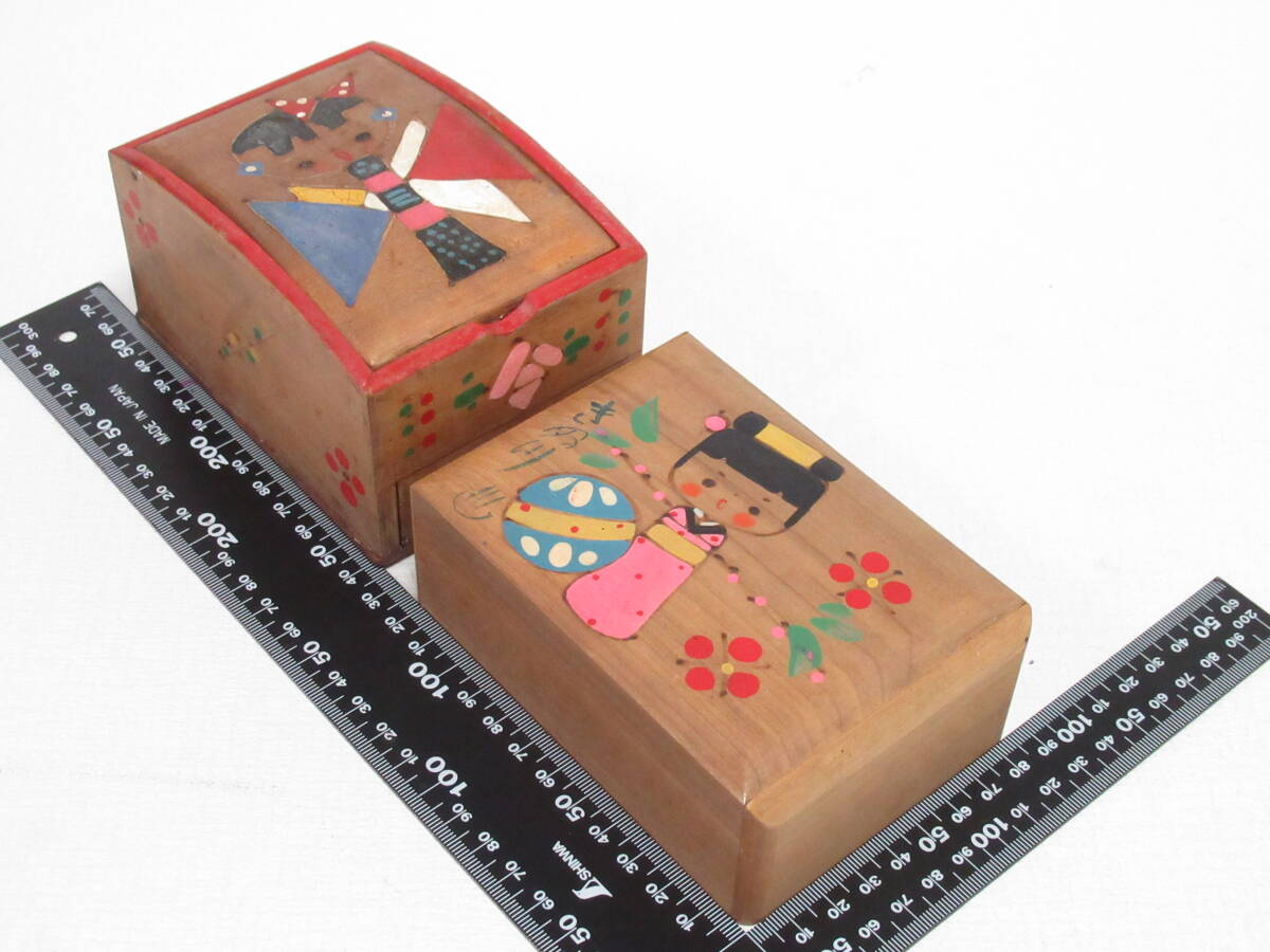 6個まとめて! 昭和レトロ こけしの絵柄 女の子の絵柄 木製 小物入 小箱＋櫛 /Kokeshi doll box and comb/vintage/Souvenirs of old Japanの画像4
