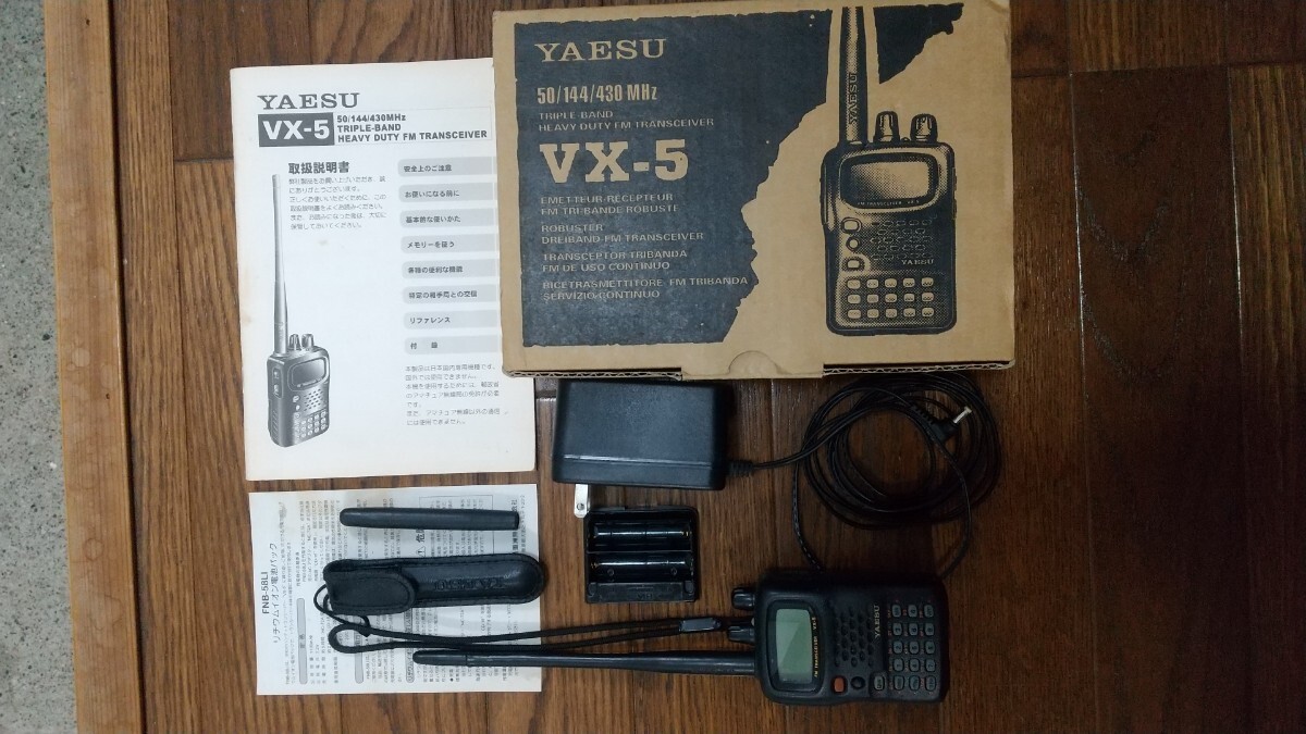 YAESU VX-5 トランシーバー 50/144/433MHz_画像1