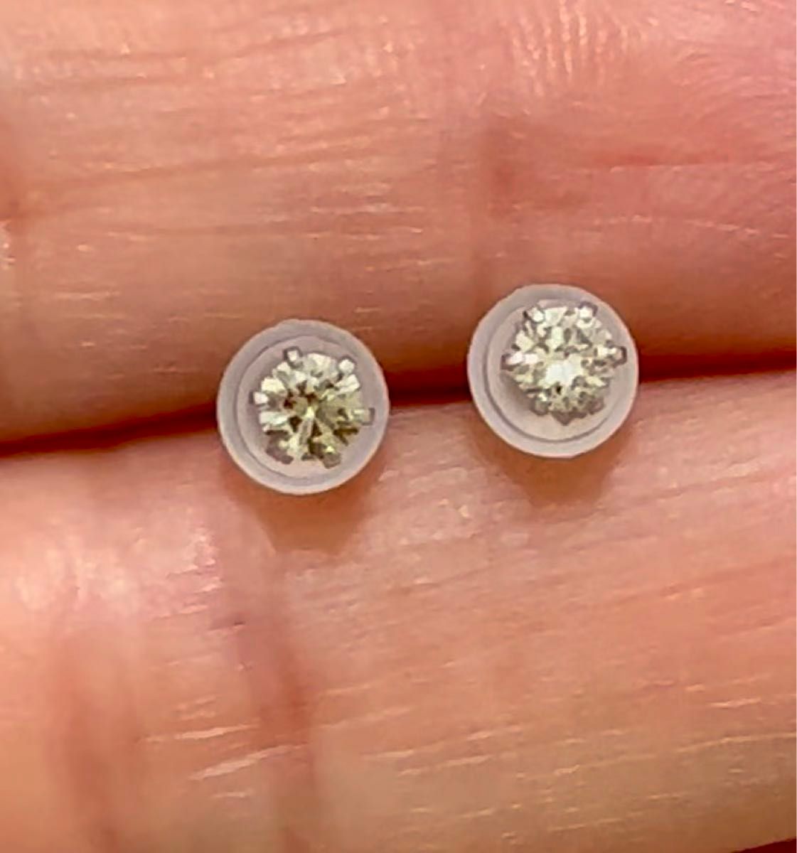 プラチナ　ダイヤモンドピアス　トータル0.30ct 