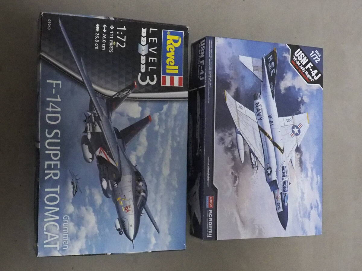 レベル 1/72 F-14D スーパートムキャット & アカデミー 1/72 F-４J ファントムの２機セ ット_画像1