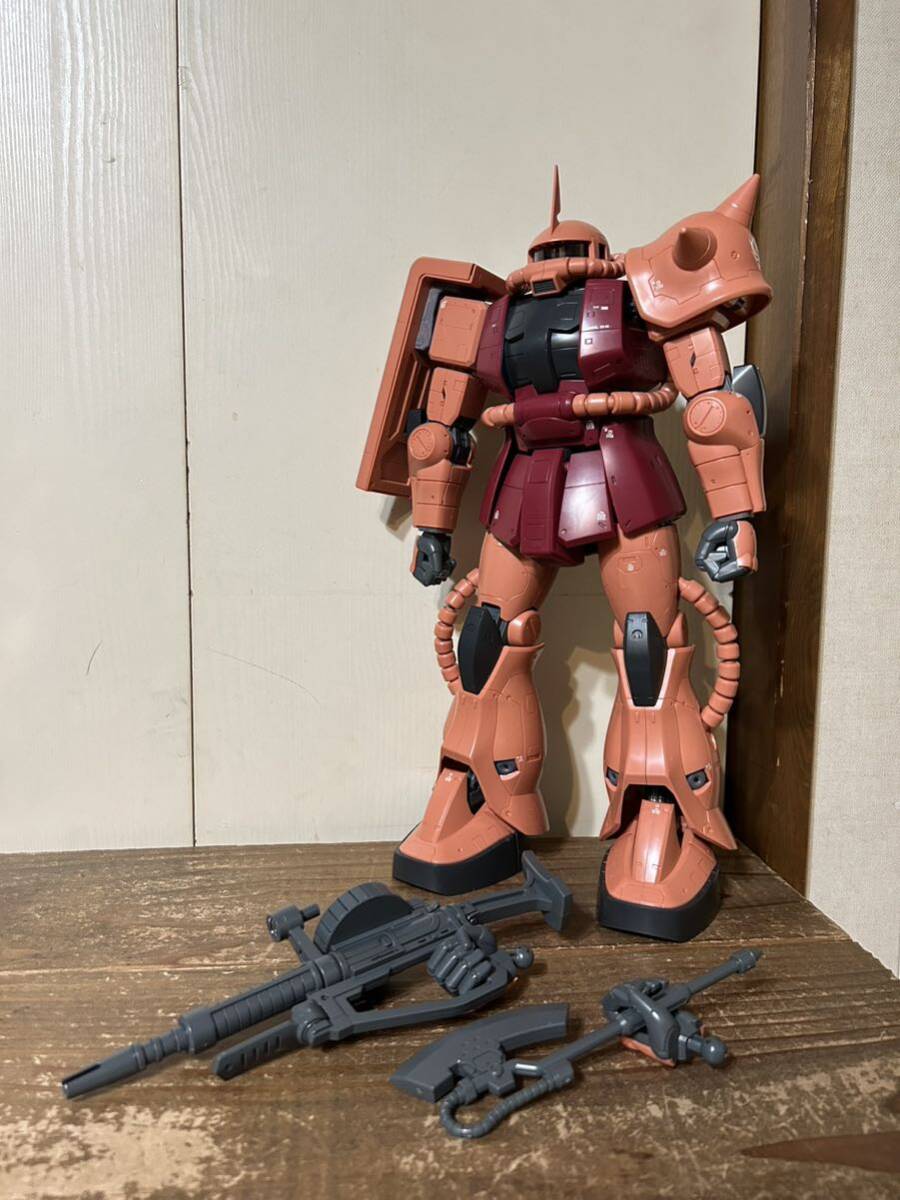 ① 【1/48】バンダイ メガサイズ シャア専用ザクⅡ 【完成品/ジャンク】 プラモデル ガンプラ ガンダム_画像1