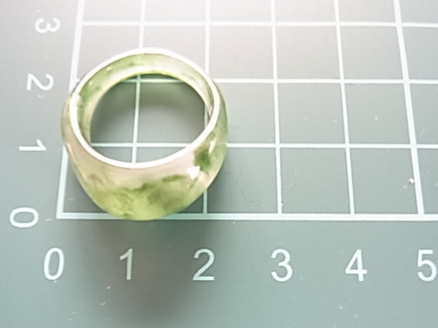 ビンテージ／ヴィンテージ 瑪瑙調のグリーンカラー 翡翠調の緑色 品質不明 丸みを帯びたデザインが素敵 サイズ12～13 リング 指輪☆の画像6