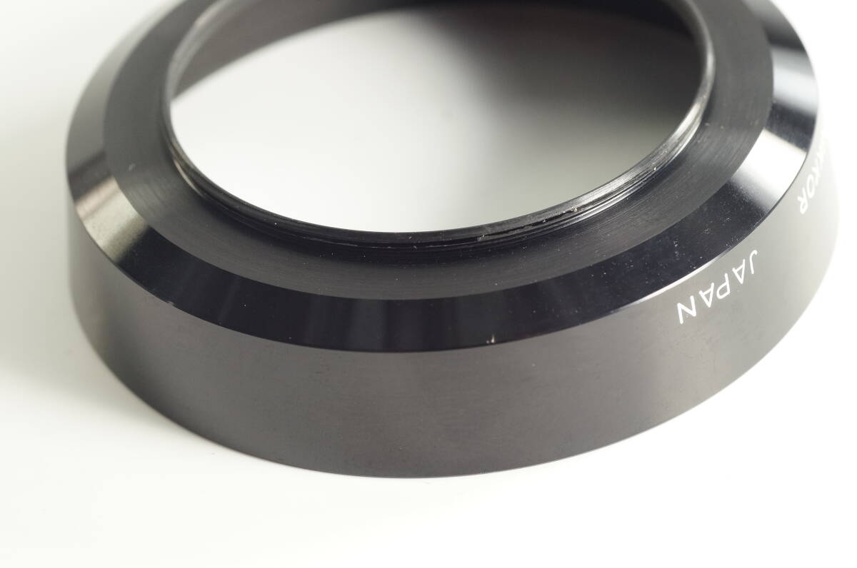 plnyeA006[キレイ 送料無料] Nikon 28 ／3.5 （大文字「F」刻印） NIKKOR 銘 ニコン 28mm用 初期メタルフードの画像2