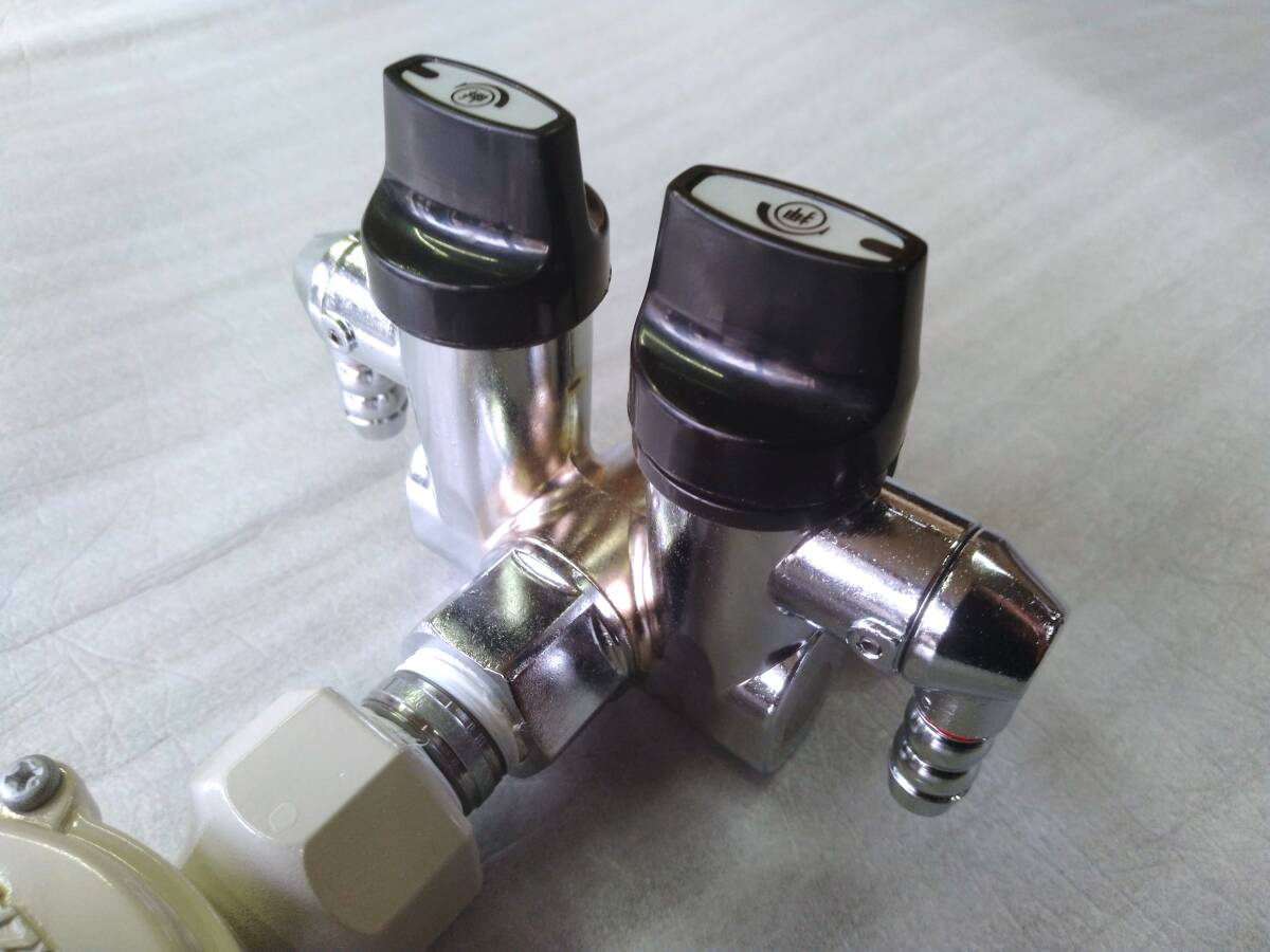 未使用 新品 2口元栓付き LPガス 調整器 LPG レギュレーター 未使用 新品 2口元栓付き LPガス 調整器 LPG レギュレーター