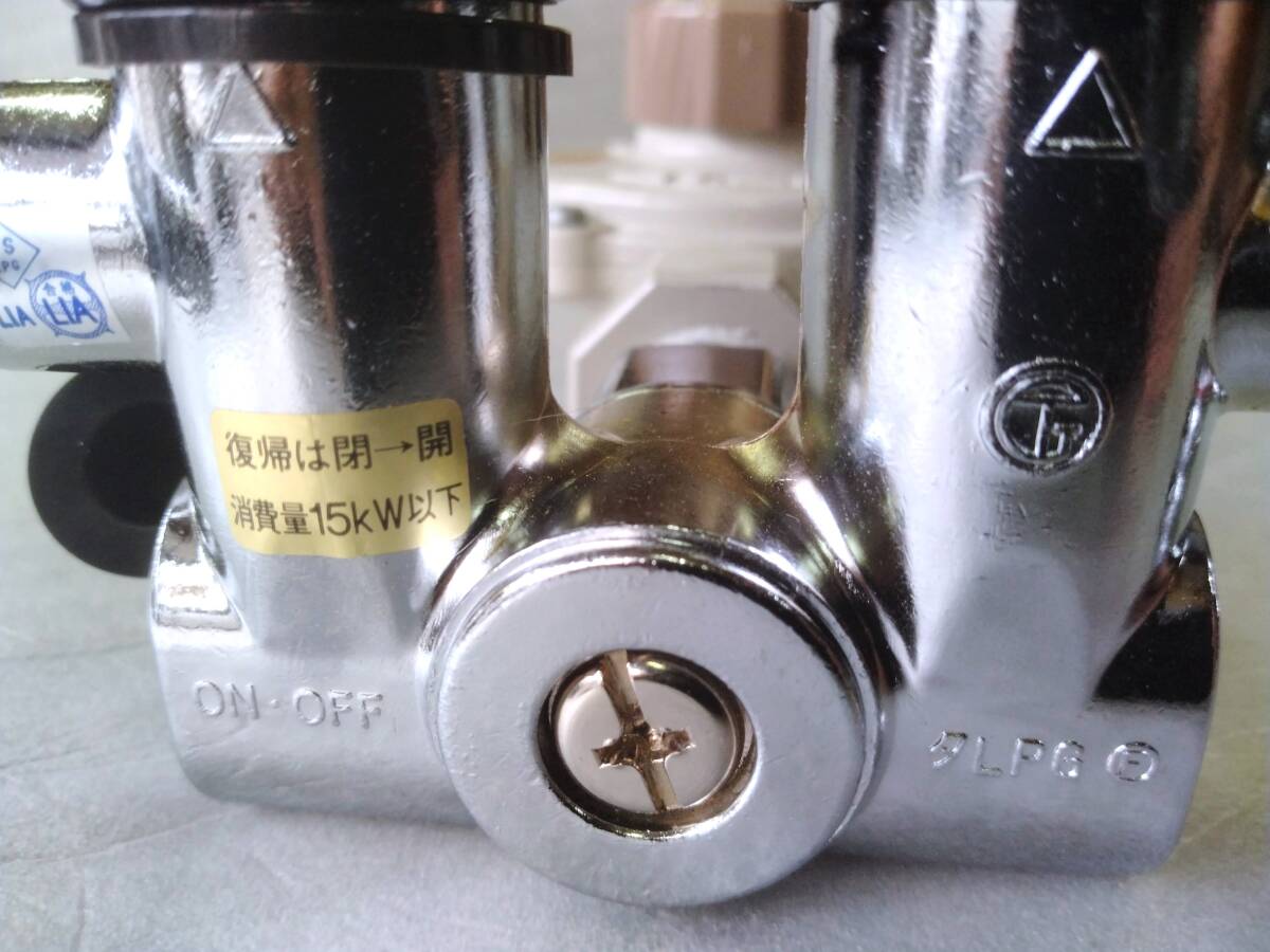 未使用 新品 2口元栓付き LPガス 調整器 LPG レギュレーター 未使用 新品 2口元栓付き LPガス 調整器 LPG レギュレーター
