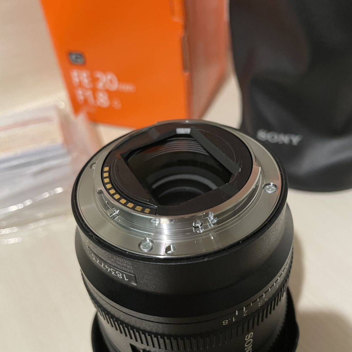 【極美品】SONY SEL20F18G FE20mm F1.8G おまけ付き_画像4