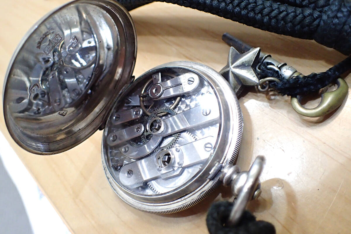 貴重 メーカー不明 カギ巻き式/イギリス製？ ◆銀製/銀無垢 琺瑯文字盤 手巻きアンティーク懐中時計の画像2