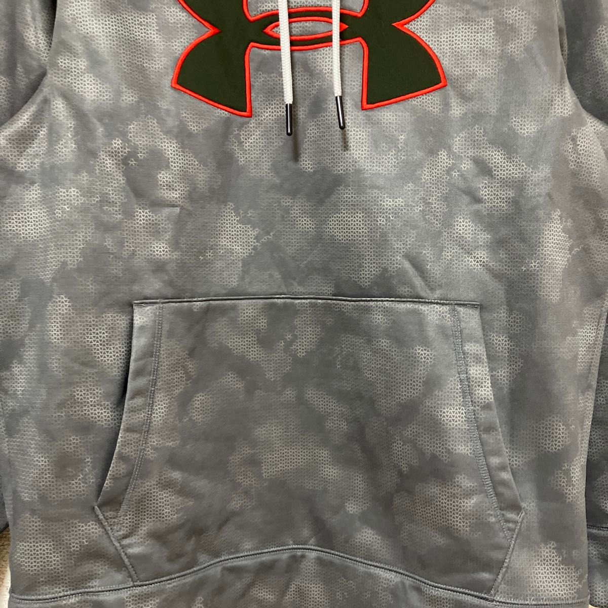 UNDER ARMOUR パーカー（メンズ Lサイズ）美品