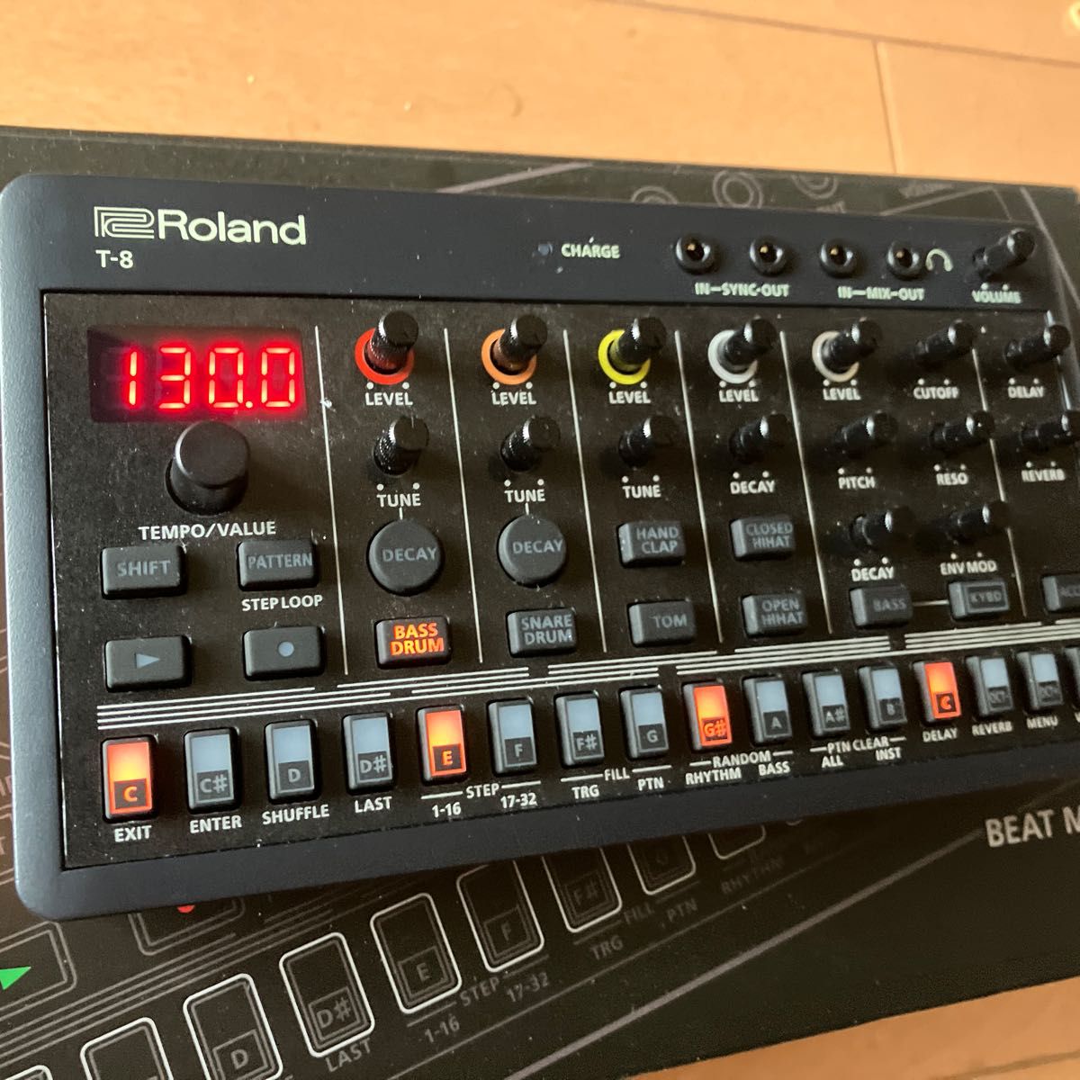 Roland AIRA Compact T-8 ビートマシン　& S-1 シンセサイザー　テクノセット売り