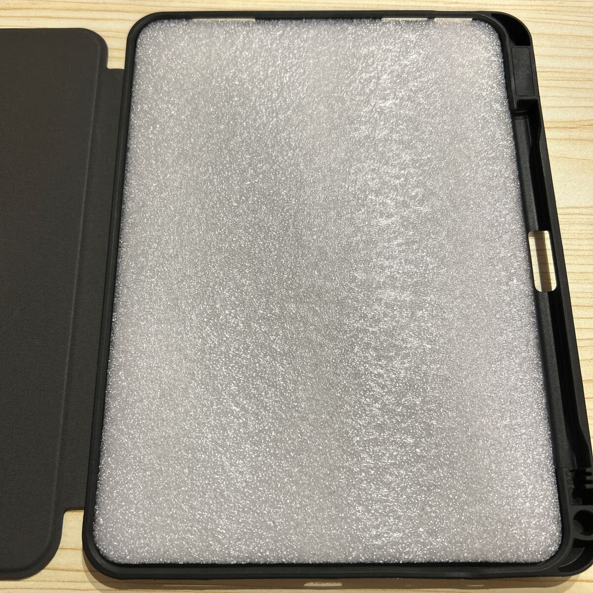 c240 iPad 10世代ケース ProCase 10.9インチ 2022 フォリオケース 耐衝撃 軽量とスリム スタンド機能 ABS素材 保護カバー -ブラック_画像5