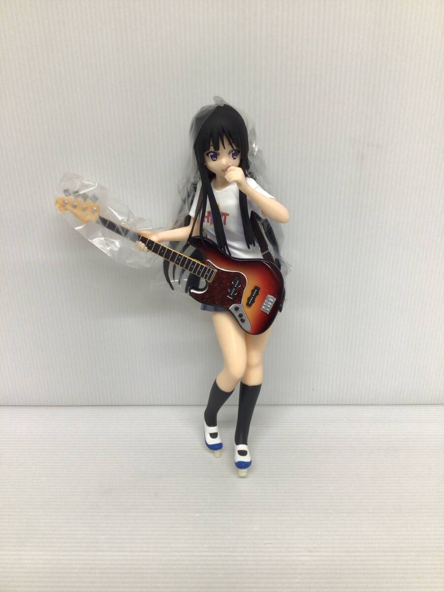 [ вскрыть товар ] Akiyama Mio [ K-On!!] premium фигурка *Lefty. Rock*n Roll!!~[ наружная коробка / блистер потертость, царапина, загрязнения есть ]