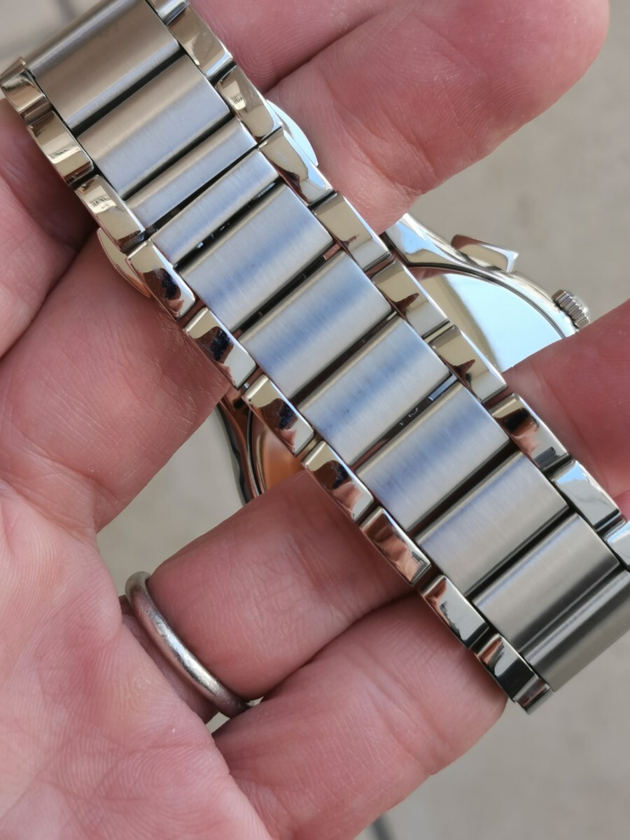 アルマーニ 新型のマブいシルバーフェイスのメンズ腕時計の画像7