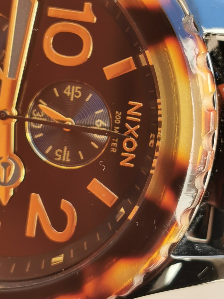 NIXON ワンポイントとしても主役としても使えるべっ甲柄腕時計レディース可の画像5